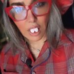 Zahra Arafat Instagram - منو مثلي مرات اقعد معصبة بدون سبب 🫣🤓!! الدكتورة نجاة ناطرتكم اليوم وباجر في آخر عروضنا .. عروض التصوير #مسرحية_الياثوم #الياثوم للحجز https://www.eventat.com/alyathoum مسرح دار المهن الطبيه
