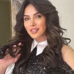 Zahra Arafat Instagram - ابتسامتي @tijandental @dr.waleedabuzahra مكياج شعر ملابس تصوير @hanandashti.official @hanandashti.salons @hanandashti.studio @hanandashti.cosmetics