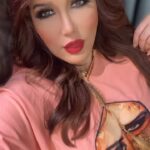 Zahra Arafat Instagram - صح صح😁🫣 ويلتقي فيك شخص كل مرة وانت لابس نفس اللبس 🙃 تصير معاكم ؟ 😁 دراعتي الجميلة المريحة اللي شعرها روعة 🥰 من @samraa_stores_
