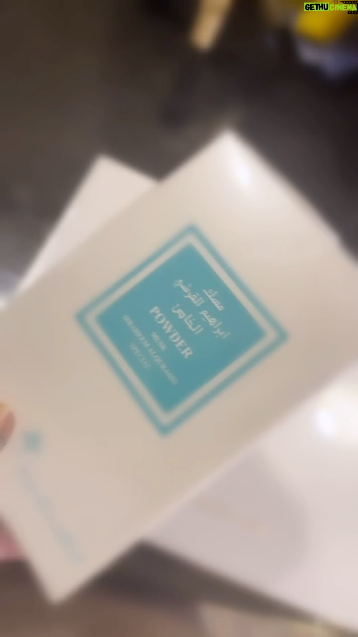 Zahra Arafat Instagram - اللي ماتاخذ هذا العرض 😎 تظلم نفسها 😁 @boutiqaat @boutiqaatmen @ibrahimalqurashi Al Zahra (Kuwait)