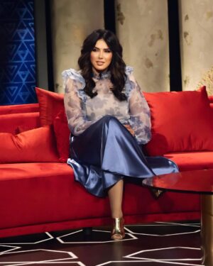 Zahra Arafat Instagram - من ظهوري امس في برنامج #ليالي_الكويت ​
شكرا للمصور الجميل @nawafadel ​
@ghadarazouqi1 ​
@hanandashti.official ​
الميكب والشعر 
@hanandashti.cosmetics ​
@hanandashti.salons ​
@hanandashti.official ​
#زهرة_الخليج #زهرة_عرفات