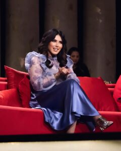 Zahra Arafat Instagram - من ظهوري امس في برنامج #ليالي_الكويت ​ شكرا للمصور الجميل @nawafadel ​ @ghadarazouqi1 ​ @hanandashti.official ​ الميكب والشعر @hanandashti.cosmetics ​ @hanandashti.salons ​ @hanandashti.official ​ #زهرة_الخليج #زهرة_عرفات وزاره الاعلام