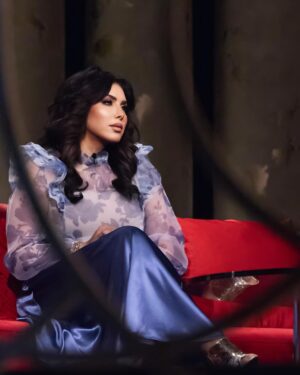 Zahra Arafat Instagram - من ظهوري امس في برنامج #ليالي_الكويت ​
شكرا للمصور الجميل @nawafadel ​
@ghadarazouqi1 ​
@hanandashti.official ​
الميكب والشعر 
@hanandashti.cosmetics ​
@hanandashti.salons ​
@hanandashti.official ​
#زهرة_الخليج #زهرة_عرفات