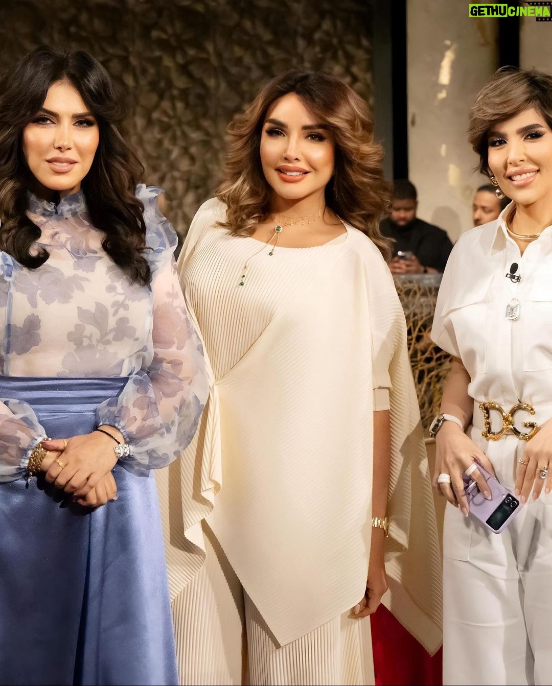 Zahra Arafat - 3.5K Likes - من ظهوري امس في برنامج #ليالي_الكويت
شكرا للمصور الجميل @nawafadel
@ghadarazouqi1
@hanandashti.official
الميكب والشعر
@hanandashti.cosmetics
@hanandashti.salons
@hanandashti.official
#زهرة_الخليج #زهرة_عرفات