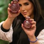 Zahra Arafat Instagram - @gissahofficial دائما معاي في كل مكان كل عطر اه وقت وله قصة متوفرين في تطبيق قصة وفي بوتيكي في @boutiqaat وفي كل فروع #المملكة_العربية_السعودية وفروع #الكويت #ريلز #ربلز_اكسبلور #reels #reelsinstagram #explore #explorepage #exploremore #explorer #زهرة_الخليج #زهرة_عرفات #زهرة_البحرين