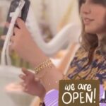 Zahra Arafat Instagram - تم الافتتاح .. مبروك اختو ام مزيان الله يبارك لج فيه @lilac.beautysalon #صالون #صالونات #زهرة_عرفات #زهرة_الخليج #ريلز #ريلز_explor #reels #reelsinstagram #explorepage #exploremore #hairstylist #صالونات_الكويت #عناية #عناية_بالشعر #ماسكات ضاحية صباح السالم