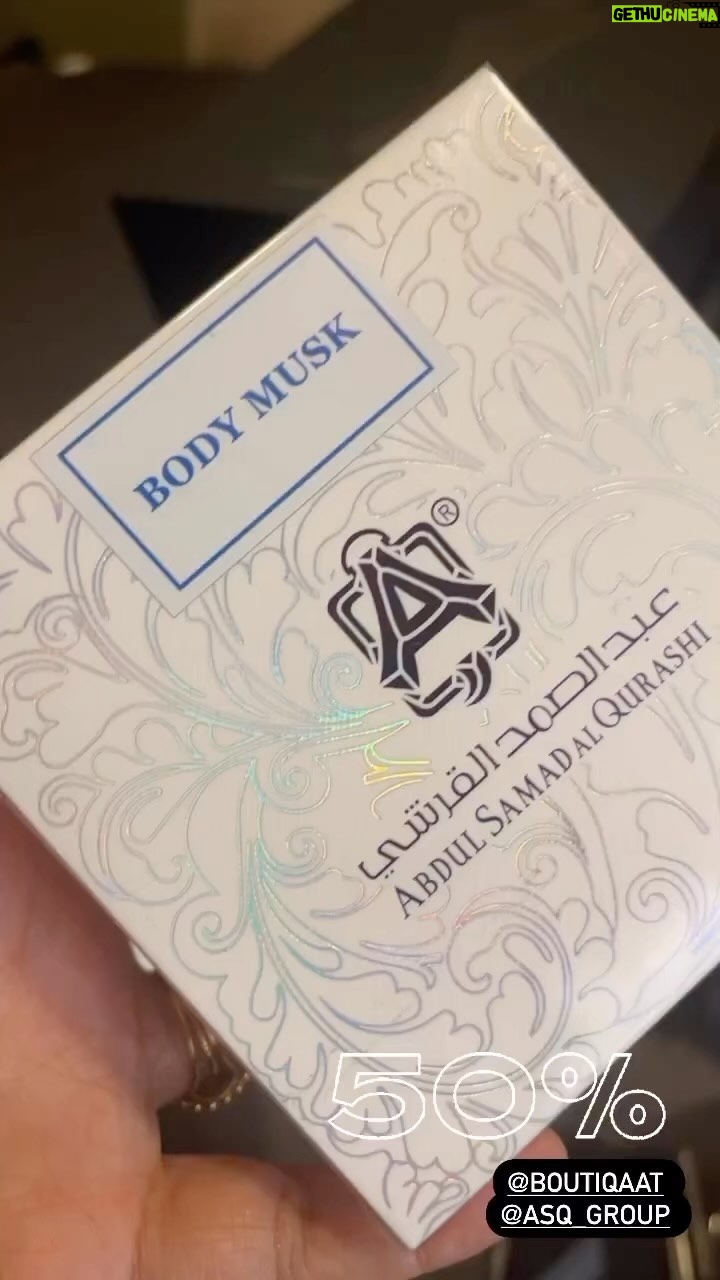 Zahra Arafat Instagram - مااييب لكم الا الزين ياحلوين 🥰 @boutiqaat #زهرة_عرفات #زهرة_الخليج #ريلز #ريل #reels #reelsinstagram #explorepage #explore #exploremore
