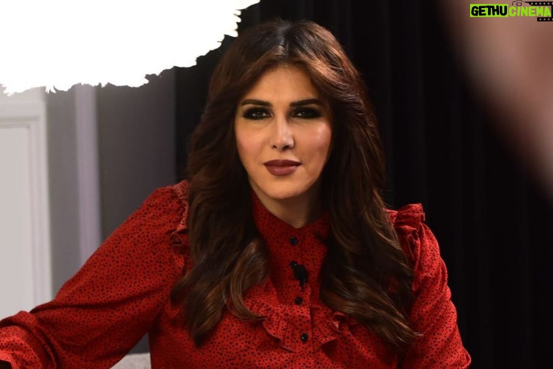 Zahra Arafat Instagram - تابعوا لقائي في برنامج #شطرنج ♟️ مع الإعلامي #عبدالرحمن_الدين والمخرج #رمضان_خسروه. @aldayeen @ramadan_khasrouh اليوم الساعة ٨ مساءً بتوقيت الكويت و ٩ مساءً بتوقيت الإمارات على #تلفزيون_دبي واللي تفوته الحلقة يقدر يتابعها بأي وقت على تطبيق #اوان المجاني. @dubaitv @onawaan تابعوا لقائي في برنامج #شطرنج ♟️ مع الإعلامي #عبدالرحمن_الدين والمخرج #رمضان_خسروه. @aldayeen @ramadan_khasrouh اليوم الساعة ٨ مساءً بتوقيت الكويت و ٩ مساءً بتوقيت الإمارات على #تلفزيون_دبي واللي تفوته الحلقة يقدر يتابعها بأي وقت على تطبيق #اوان المجاني. @dubaitv @onawaan @aldayeen @ramadan_khasrouh #رمضان_يجمعنا🌙 #رمضان #رمضان2024 #برامج #ِبرامج_رمضان #زهرة_عرفات #زهرة_عرفات_فانز