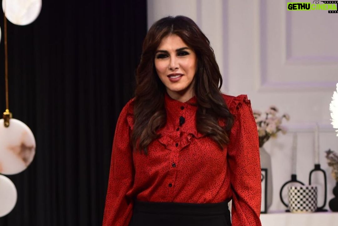 Zahra Arafat Instagram - تابعوا لقائي في برنامج #شطرنج ♟️ مع الإعلامي #عبدالرحمن_الدين والمخرج #رمضان_خسروه. @aldayeen @ramadan_khasrouh اليوم الساعة ٨ مساءً بتوقيت الكويت و ٩ مساءً بتوقيت الإمارات على #تلفزيون_دبي واللي تفوته الحلقة يقدر يتابعها بأي وقت على تطبيق #اوان المجاني. @dubaitv @onawaan تابعوا لقائي في برنامج #شطرنج ♟️ مع الإعلامي #عبدالرحمن_الدين والمخرج #رمضان_خسروه. @aldayeen @ramadan_khasrouh اليوم الساعة ٨ مساءً بتوقيت الكويت و ٩ مساءً بتوقيت الإمارات على #تلفزيون_دبي واللي تفوته الحلقة يقدر يتابعها بأي وقت على تطبيق #اوان المجاني. @dubaitv @onawaan @aldayeen @ramadan_khasrouh #رمضان_يجمعنا🌙 #رمضان #رمضان2024 #برامج #ِبرامج_رمضان #زهرة_عرفات #زهرة_عرفات_فانز
