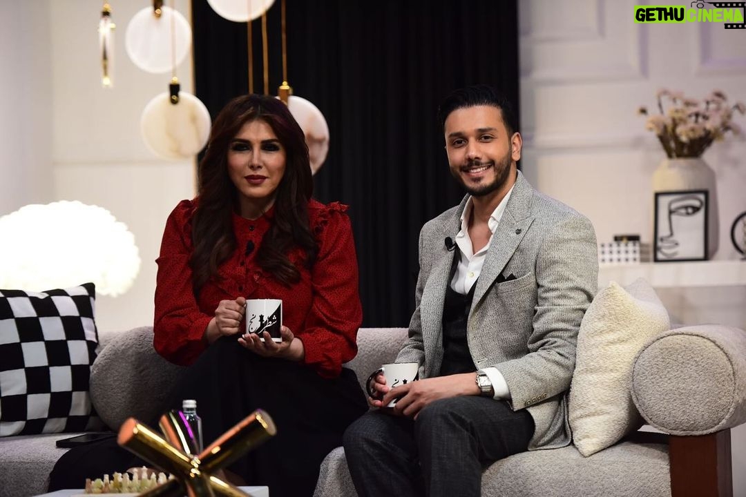 Zahra Arafat Instagram - تابعوا لقائي في برنامج #شطرنج ♟️ مع الإعلامي #عبدالرحمن_الدين والمخرج #رمضان_خسروه. @aldayeen @ramadan_khasrouh اليوم الساعة ٨ مساءً بتوقيت الكويت و ٩ مساءً بتوقيت الإمارات على #تلفزيون_دبي واللي تفوته الحلقة يقدر يتابعها بأي وقت على تطبيق #اوان المجاني. @dubaitv @onawaan @aldayeen @ramadan_khasrouh #رمضان_يجمعنا🌙 #رمضان #رمضان2024 #برامج #ِبرامج_رمضان #زهرة_عرفات #زهرة_عرفات_فانز