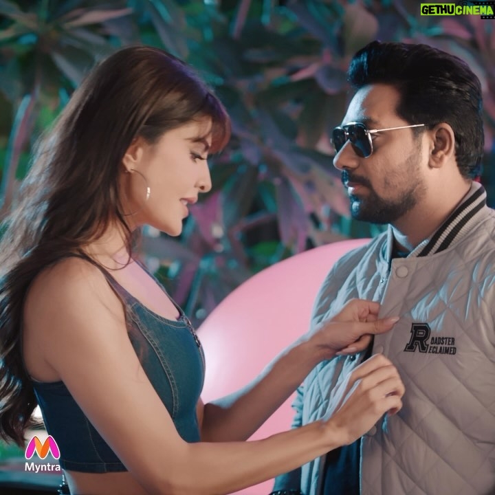 Zakir Khan - 571.9K Likes - Saare looks honge hit jab trends ke saath milenge benefits! β¨
Get the trendiest fashion from Roadster starting 299 on Myntra ποΈ
#TrendsWithBenefits #Roadster #Myntra #ZakirKhan #JacquelineFernandez