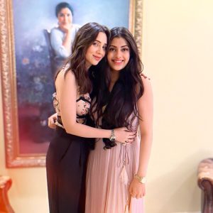 Zara Khan Instagram - Happieee happieee  22nd birthday to my blueberry 🫐 butterfly @zanaibhosle 🦋 I love you to the moon and back !! Always be the way you are full of love and fire energy 🔥 which never dies down!!! My Capricorn sis !!! I’m so proud of how hard you work on ur self every step of the way and I pray that this year is fulll of blessings and the best Instored for you with alll that you dreamt and worked so hard for coming tru !!! I loooveeee u and iv always got ur back 🤗🫶🏻🍓😘 #nevergiveup #upandabove #shineon #cokeandmentos 🥂