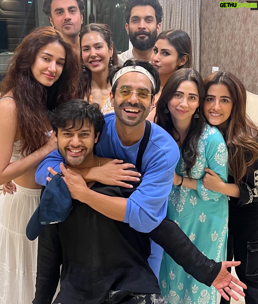 Zara Khan Instagram - #happybirthday my punjaaban kudiye have an amazing day , I wish u all the love happiness & more success this year with back to back hits 🥂🔥💖 may good health always be by your side with gods blessings an his strength! Love u😘😘😘 @sonambajwa . . . @aparshakti_khurana @imouniroy @dishapatani @stebinben @nupursanon @nambiar13
