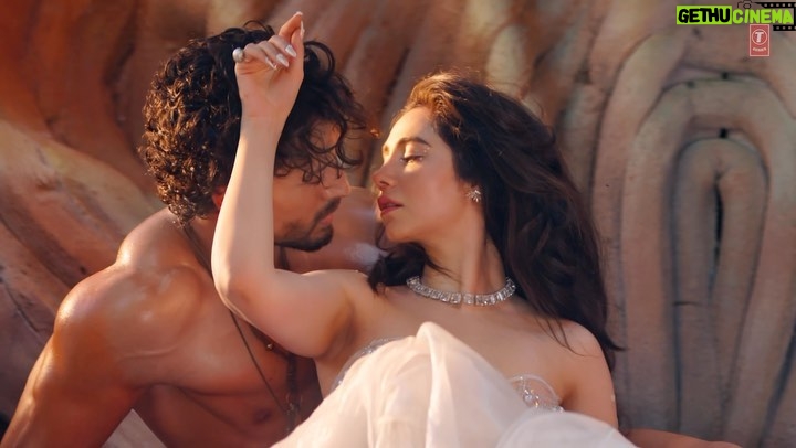 Zara Khan Instagram - All set to take you into a world that will make your heart go 💓💓💓 The teaser of my new track #LoveStereoAgain is finally out! 💃🎧 Song releasing on 21st July 2023. Stay tuned. @edwardmayaofficial x @tigerjackieshroff x #ZahrahSKhan x @tanishk_bagchi #tseries @tseries.official #BhushanKumar @shraddhapandit @vikajigulina @eldarmansurov_official @shuntymanish @poojasinghgujral @zui_vaidhya @azeemdayani @pallakhshah @adamalikworld @safasheikhh @little_hair_poetry @milind_misal @rishikaysh09 @shyamydv08 @shubhamrevankar_ @i_am_piyush_gurbhele @lokesh_sonare