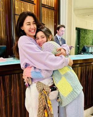 Zara Khan Instagram - My beautiful dear D🫶🏻 you deserve the best of the best ! Your energy and your vibe is so pure filled with positivity & love . Your affection an warmth is the most beautiful trait in u 🤍… you care & love from your heart, you are mine and MonMonz ( @imouniroy ) real life GOKU 🫶🏻 love u and I wish only for the stars & moon for u cuz YOU deserve nothing less . Have an amazing year my gold hearted D may the angels bless you with the best of everything 👼 🤗💛🥂😘😘😘🥳
 @dishapatani 🧿