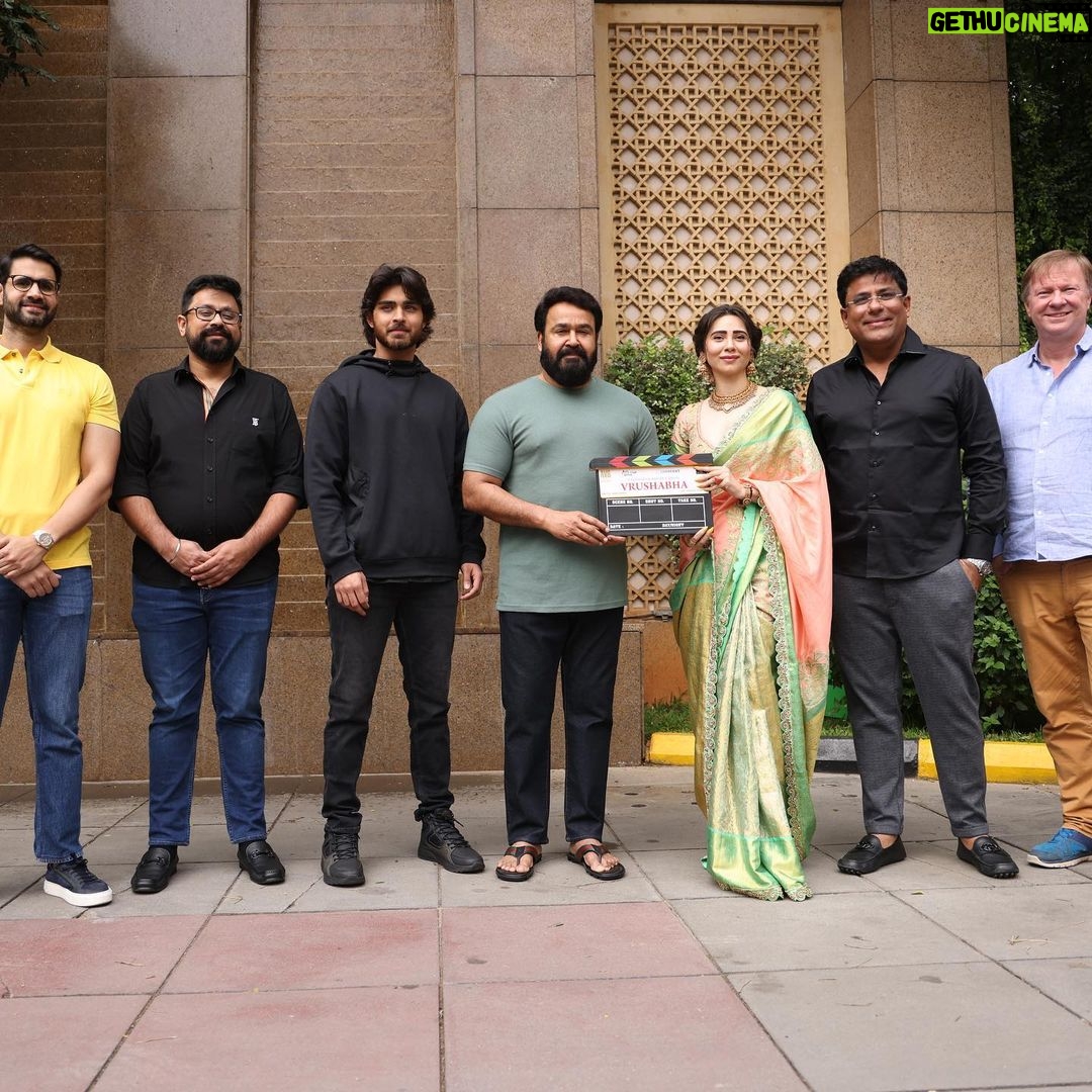 Zara Khan Instagram - Wishing everyone a very happy #onam along side our very own @mohanlal sir ππ» and the whole team at #vrushabha @iamrshn @shanayakapoor02 @rraginidwivedi @srikanth.meka #ConnekktMedia @balajimotionpictures @avsstudios1 @officialnandakishore @vyasabhishek77 @the_vishal_gurnani @juhiparekhmehtaofficial @ektarkapoor @shobha9168 @shyam_sunder_official #VarunMathur _imsaurabhmishra