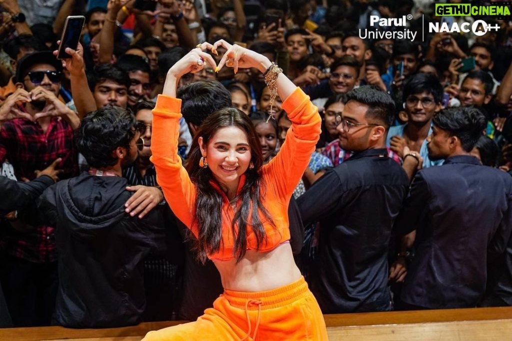 Zara Khan Instagram - Her charm definitely made our hearts swing with love on stereo!🥰🎧 Our students had a great time dancing with Zahrah Khan to the tunes of her latest song, #LoveStereoAgain, and were truly amazed by her energetic performance. They clearly enjoyed the event to its fullest. 🥳 Here are some stills from her visit to our campus yesterday!💞 @reedanshpatelofficial @nikhilkothari88 @tigerjackieshroff @edwardmayaofficial Vadodara, Gujarat, India