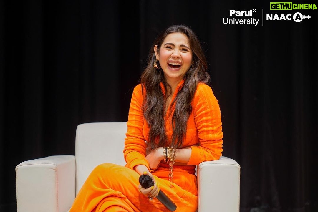 Zara Khan Instagram - Her charm definitely made our hearts swing with love on stereo!🥰🎧 Our students had a great time dancing with Zahrah Khan to the tunes of her latest song, #LoveStereoAgain, and were truly amazed by her energetic performance. They clearly enjoyed the event to its fullest. 🥳 Here are some stills from her visit to our campus yesterday!💞 @reedanshpatelofficial @nikhilkothari88 @tigerjackieshroff @edwardmayaofficial Vadodara, Gujarat, India