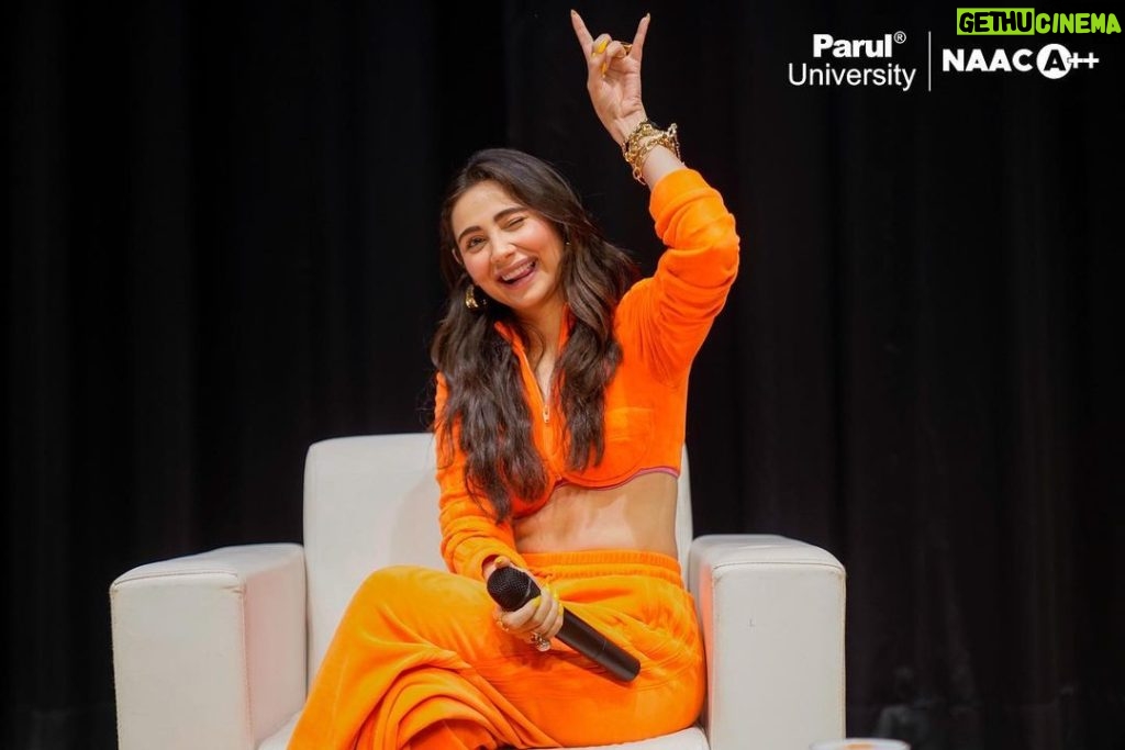Zara Khan Instagram - Her charm definitely made our hearts swing with love on stereo!🥰🎧 Our students had a great time dancing with Zahrah Khan to the tunes of her latest song, #LoveStereoAgain, and were truly amazed by her energetic performance. They clearly enjoyed the event to its fullest. 🥳 Here are some stills from her visit to our campus yesterday!💞 @reedanshpatelofficial @nikhilkothari88 @tigerjackieshroff @edwardmayaofficial Vadodara, Gujarat, India