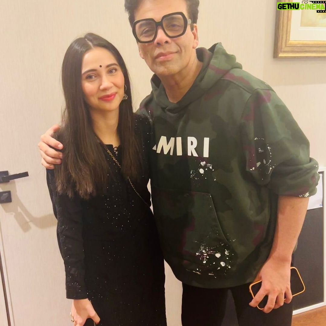 Zara Khan Instagram - Happy birthday to my favourite STAR! 🫶🏻 thank you for the magic you create in story telling ✨ @karanjohar