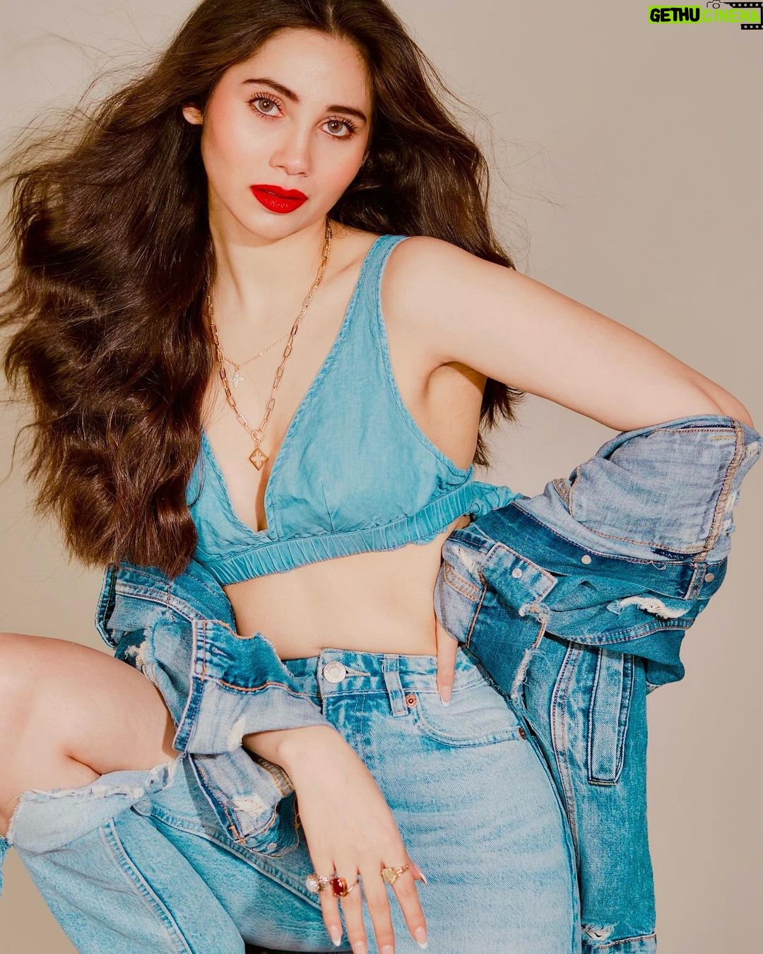 Zara Khan Instagram - Baby’s come show me you can calm down on the 13th of may at NSCI DOME!!!! 😉🫶🏻 CANT WAIT TO OPEN FOR OUR OG #calmdown BOY @heisrema ! GO book your tickets now on @insider.in !!! It’s filling up fast!!!