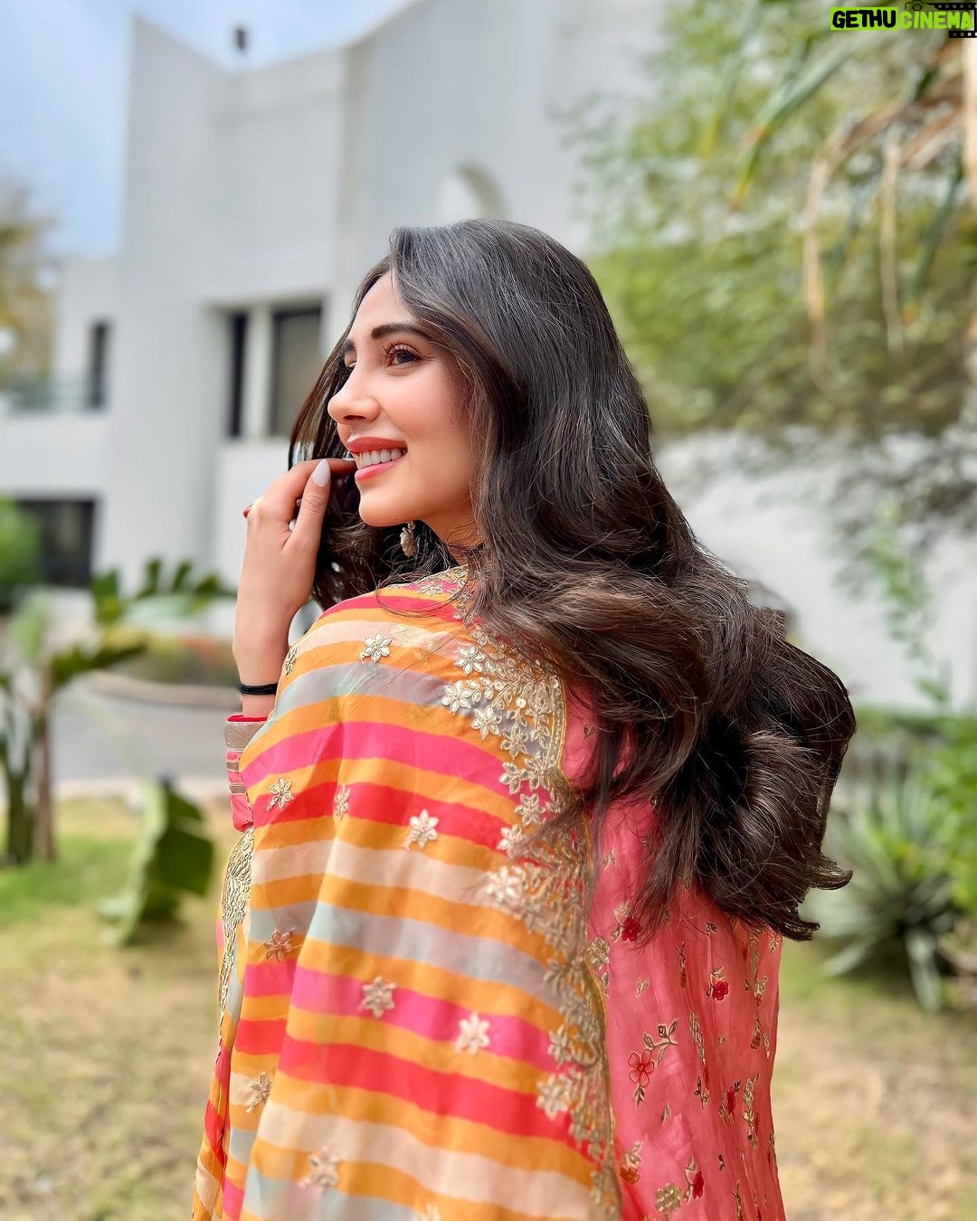Zara Khan Instagram - Eid Mubarak β¨π«Άπ» . . . @gopivaiddesigns π