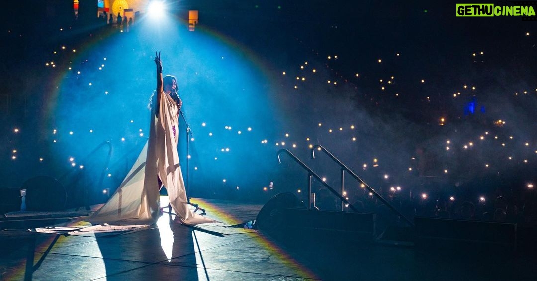 Zara Khan Instagram - The most beautiful feeling captured on camera . Thanks for this experience #usa 💖 #grateful
