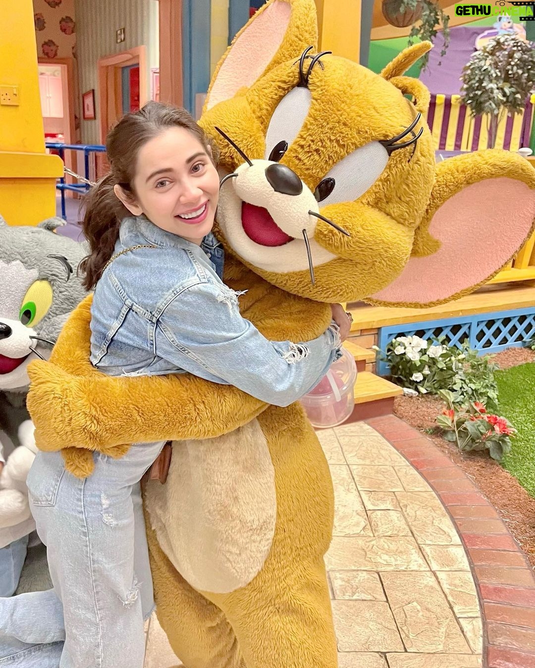 Zara Khan Instagram - Happy #valentines Day π«Άπ»π₯° go an hug everyone you #love & love every Form of LOVE π§ππ¦