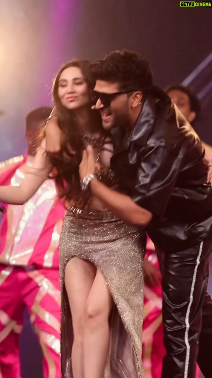 Zara Khan - 699.4K Likes - Happy one year to one of my favourite songs #dancemerirani ! Amazing team work by @tanishk_bagchi @gururandhawa @shivamchanana @norafatehi ! An thank you all for showering all your love on our track 💖✨
.
.
.
#zahrahskhan #tanishkbagchi #gururandhawa #dancewithnora #norafatehi #music #musician #filmfare #dance #reels 🎥 @anoop.devaraj