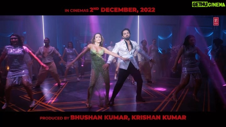 Zara Khan Instagram - When the OG Diva Dances to my voice & our Action Hero Groves Along - the rest is history!π€π»β¨ #AapJaisaKoi song out now! @ayushmannk @malaikaaroraofficial @iyer.anirudh @aanandlrai @jaideepahlawat #BhushanKumar #KrishanKumar @kanupriyaaiyer @tseriesfilms @tseries.official @shivchanana @cypplofficial @aafilms.official @tanishk_bagchi @officialaltamashfaridi #Biddu #Indeevar @vijayganguly #AnActionHero in cinemas near you on Dec 2, 2022.