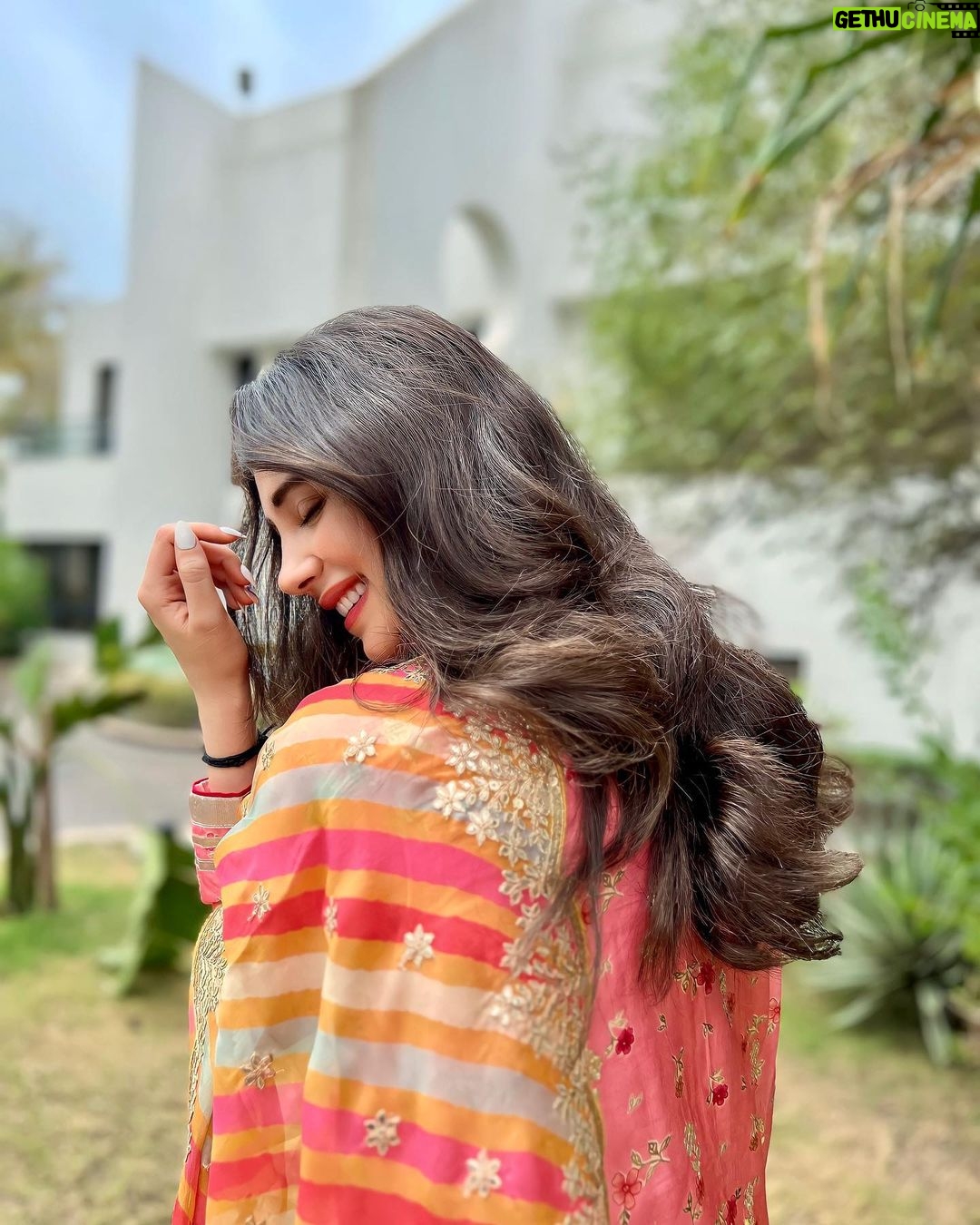Zara Khan Instagram - Eid Mubarak β¨π«Άπ» . . . @gopivaiddesigns π