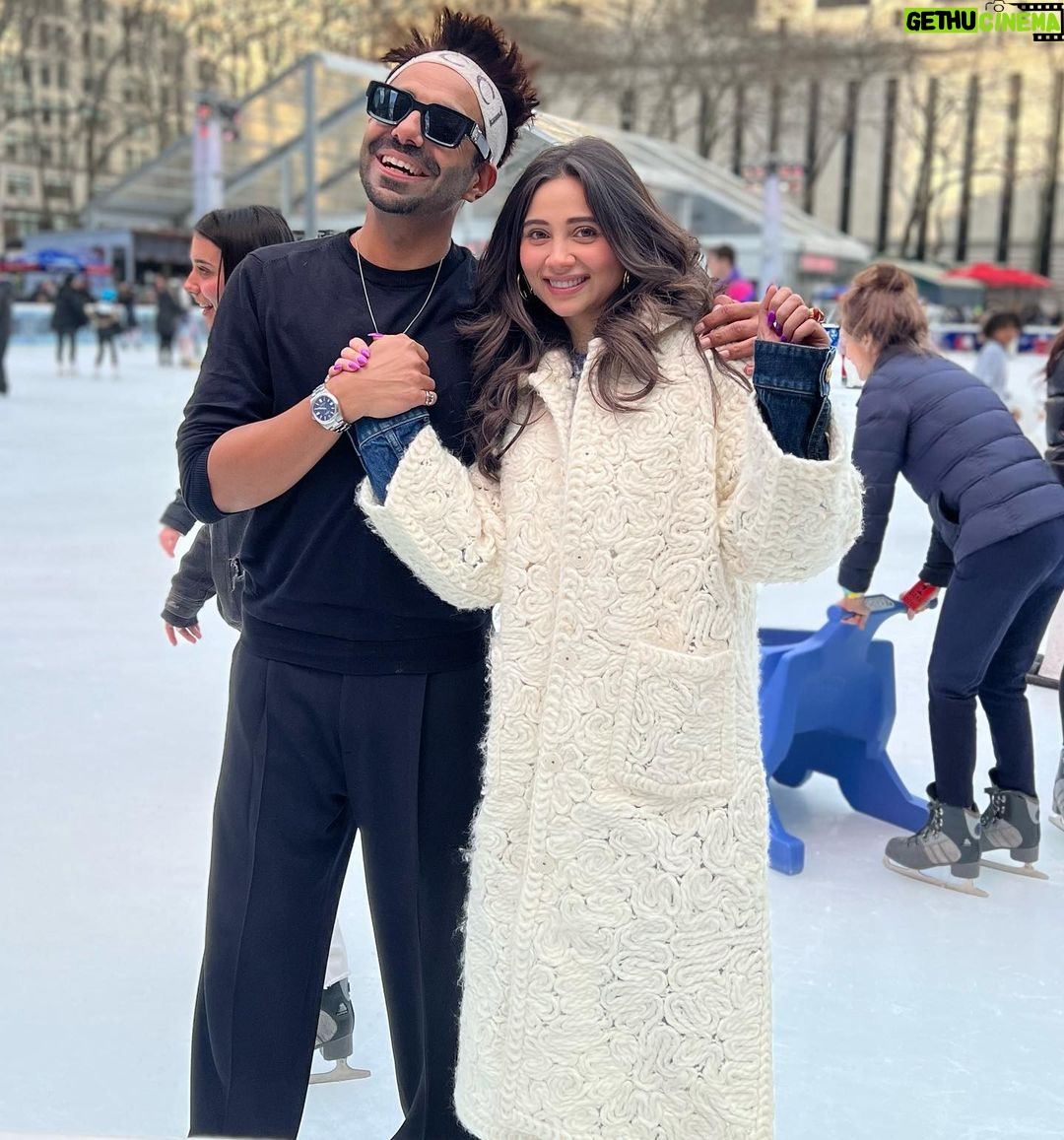 Zara Khan Instagram - Happieee happieee birthday to the warmest an nicest soulπ€π€π€π€ may god always keep u healthy & happy with all the success u work so hard for ! Have an amazzzzing year ahead mere dost and keep shining π«Άπ»ππ°πΏπ¦ππ₯ π @aparshakti_khurana