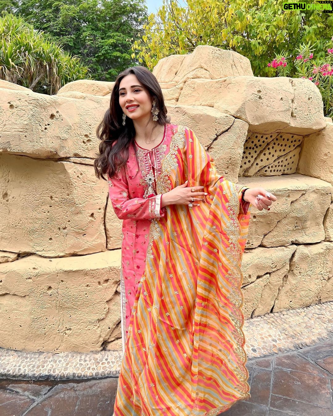 Zara Khan Instagram - Eid Mubarak β¨π«Άπ» . . . @gopivaiddesigns π