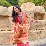 Zara Khan Instagram - Eid Mubarak ✨🫶🏻 . . . @gopivaiddesigns 💛