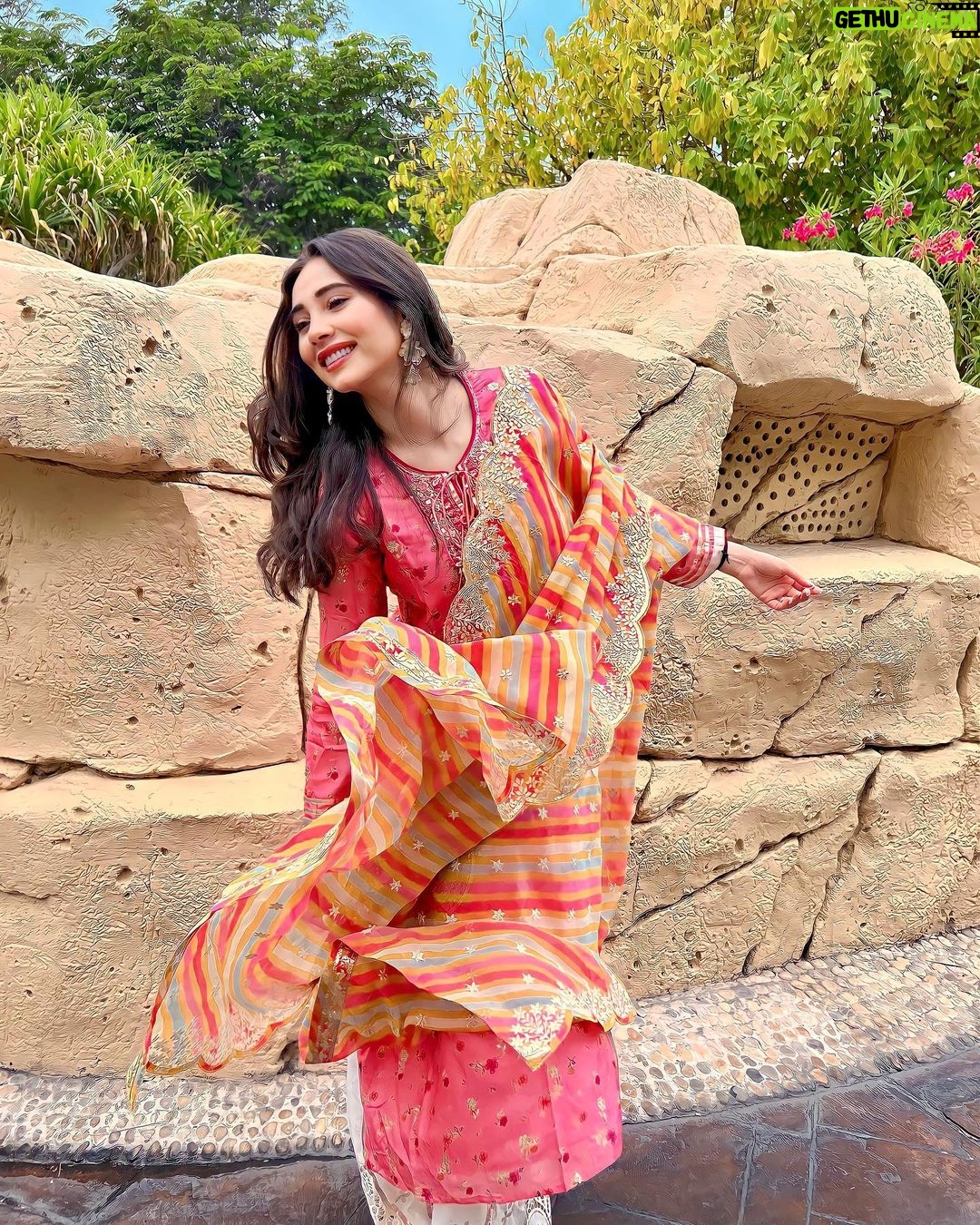 Zara Khan Instagram - Eid Mubarak β¨π«Άπ» . . . @gopivaiddesigns π