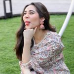Zara Khan Instagram - 💛💛💛 . . . #photography @bikashm95 #makeup @safasheikhbeauty #hair @little_hair_poetry #outfit @gulabi_dori