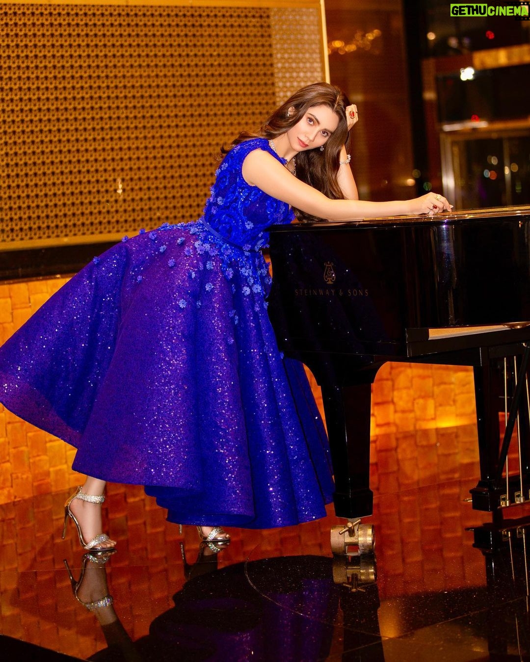 Zara Khan Instagram - Blue Sapphire in the making π ππβ¦. . . . #photographer @faizaan_events & @malindasampath_ #makeup @safasheikhbeauty #hair @little_hair_poetry #styling @raoalikhan #outfit @amatoofficial Managed by @hassnain92