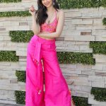 Zara Khan Instagram - #maintenuchadhjaungi promotions day 2 look 💖✨🫶🏻 . . . #outfit @kachatanka 💖 #photography @bikashm95 📸 #makeup @safasheikhbeauty 💄 #hair @little_hair_poetry 💇🏻‍♀️