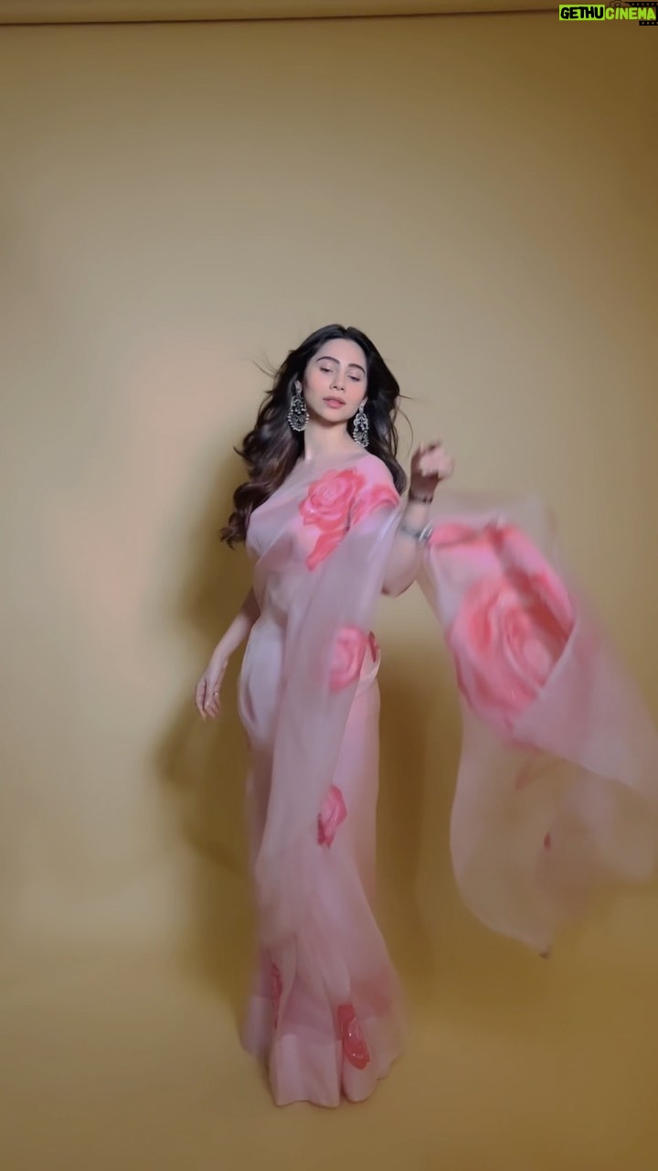 Zara Khan Instagram - Saree girl forever 💖 . . . Styled by @hitendrakapopara Saree by @anamikakhandelwalofficial Jewellery by @vrityasilverjewelry_ Fashion team @sarinabudathoki @tanyakalraaa Hair by @little_hair_poetry Makeup by @safasheikhh Shot by @ajayjangidphotography Zahrah’s team @candidly_ish