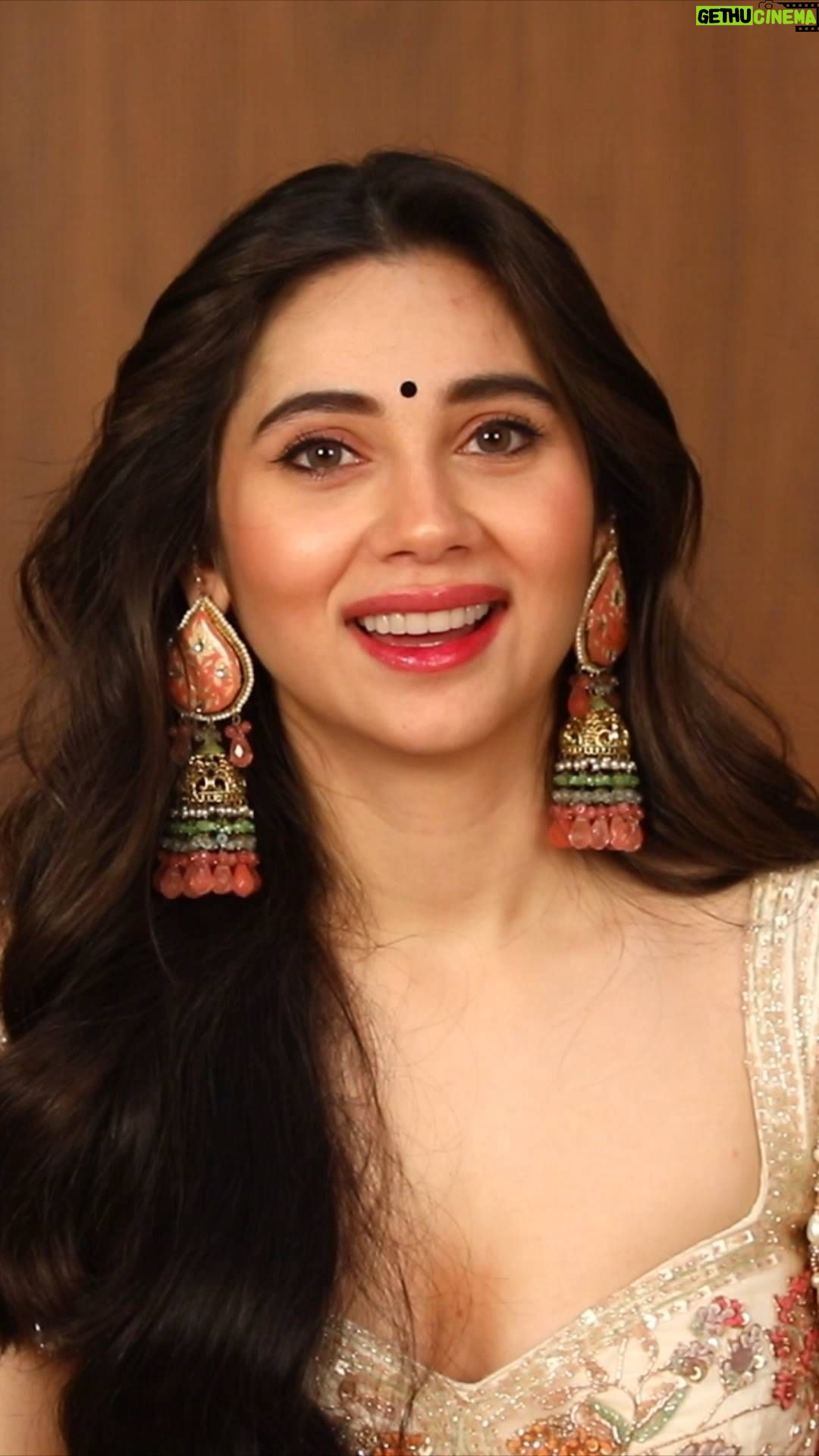 Zara Khan Instagram - Get ready to vibe along with our bride and groom! Create your own reels using #MainTenuChadhJaungi and tag us in them. Tune in now. #tseries #BhushanKumar @zarakhan @shaheernsheikh @tanishk_bagchi @donati_media #Craziestदुल्हनOfTheSeason #Sweetestदुल्हाOfTheSeason #WeddingGoals #WeddingInspiration #WeddingSeason #BigFatIndianWedding #IndianWedding