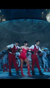 Zara Khan Instagram - This Halloween, get ready to groove on the dance floor with #KinnaSona. Song out now. . . . Instagram: @tanishk_bagchi @azeemdayani @katrinakaif @ishaankhatter @siddhantchaturvedi @apnabhidu @gurmmeetsingh @excelmovies @ritesh_sid @faroutakhtar @ravi.shankaran @jasvinderbath @kumohanan @kassimjagmagia @vishalrr @aafilms.official @zeemusiccompany
