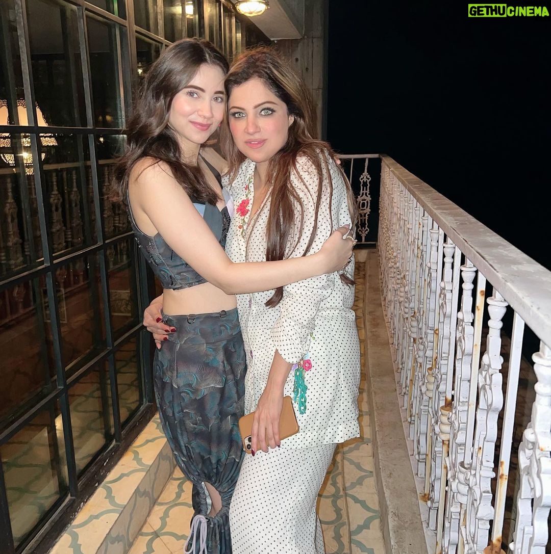 Zara Khan Instagram - #happybirthday to my forever young & beautiful @hananjafry ππ₯π€π always be the little girl you are at heart ! My 24 hour friend/mother/everything loveeee uuuu always πππ @jafryrumy @pallakhshah Soho House Mumbai