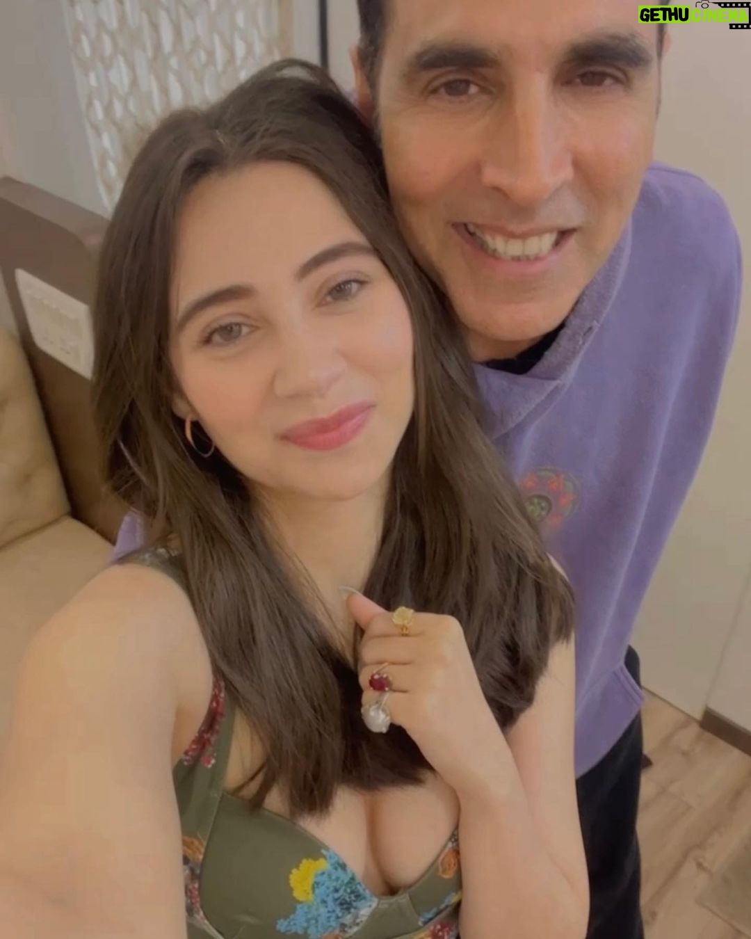 Zara Khan Instagram - Happy birthday to my #favorite hero the OG punjabi Munda @akshaykumar 💖