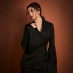 Zara Khan Instagram - Zahrah S Khan emanates the power of Sarah & Sandeep's Black Concept Embellished Tuxedo for Filmfare 2022. Jewelry by - @akmotiwalajewellers Make-up - @safasheikhbeauty Hair - @little_hair_poetry Photography - @milind_misal #SarahSandeep #ZahrahSKhan #Bespoke #Contemporary #Womenswear #Tuxedo #TheArtOfGeometry