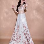 Zara Khan Instagram - #lehenga over gowns Any day😉🤍🫶🏻✨ . . . #photography @rishabhkphotography #styling @pallakhshah #outfit @bindaniofficial #jewellery @koharbykanika #makeup @safasheikhbeauty #hair @little_hair_poetry Managed by @poorva_n