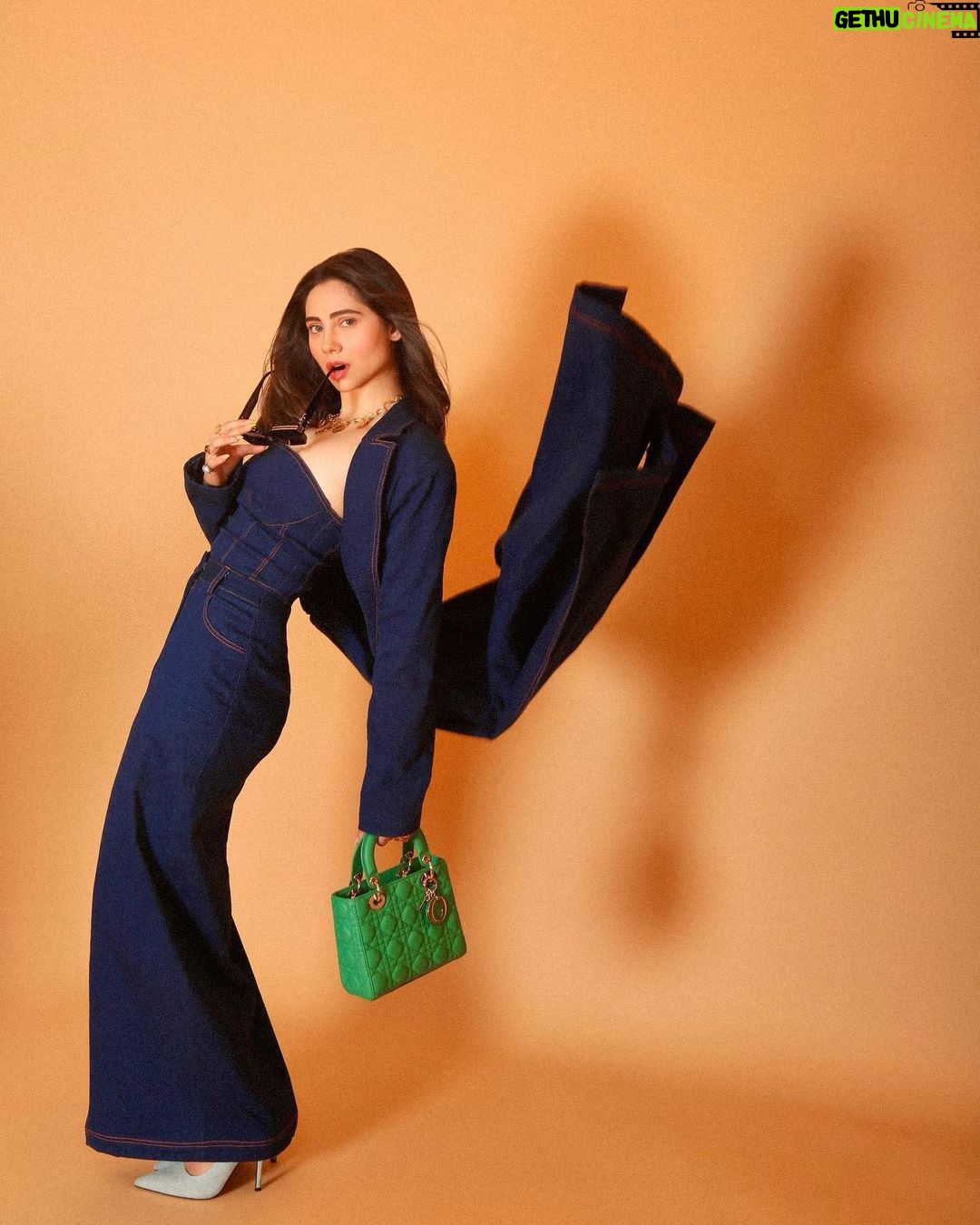 Zara Khan Instagram - Denim baby 😎…. . . . Styled by @hitendrakapopara Outfit @nidhiandmahak Jewellery @ethnicandaz Bag @dior Fashion team @sarinabudathoki @tanyakalraaa Shot by @ajayjangidphotography Zahrah’s team @candidly_ish