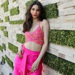 Zara Khan Instagram - #maintenuchadhjaungi promotions day 2 look 💖✨🫶🏻 . . . #outfit @kachatanka 💖 #photography @bikashm95 📸 #makeup @safasheikhbeauty 💄 #hair @little_hair_poetry 💇🏻‍♀️