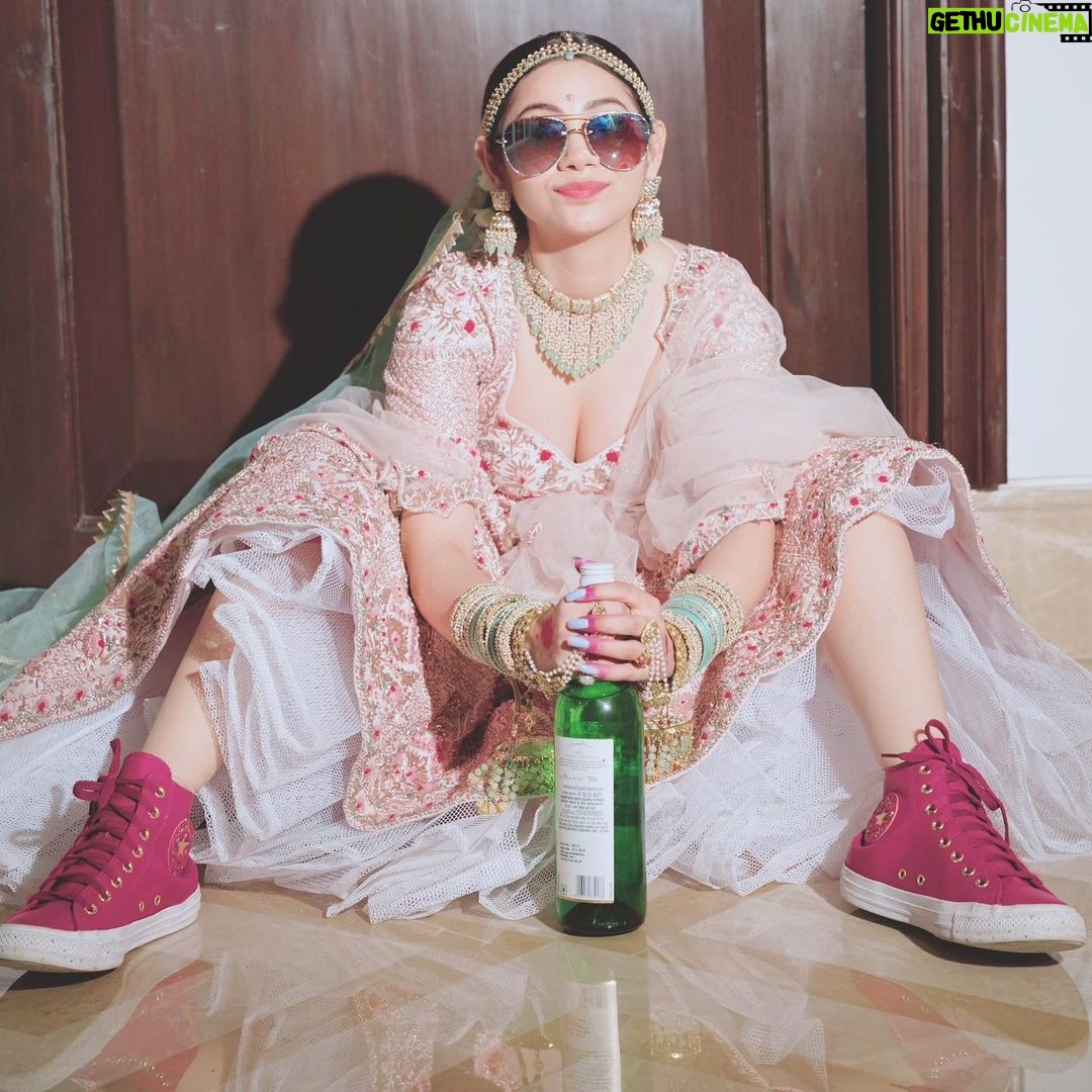 Zara Khan Instagram - Kaisi lagi #Craziestदुल्हनOfTheSeason ??? 🍻🍾💖🥳🤪 . . . Outfit @dishapatilpretcouture Makeup & hair @elvisvaaz Photography @vahishta9 . . . #WeddingGoals #WeddingInspiration #WeddingSeason #BigFatIndianWedding #IndianWedding #zahrahskhan #zahrians