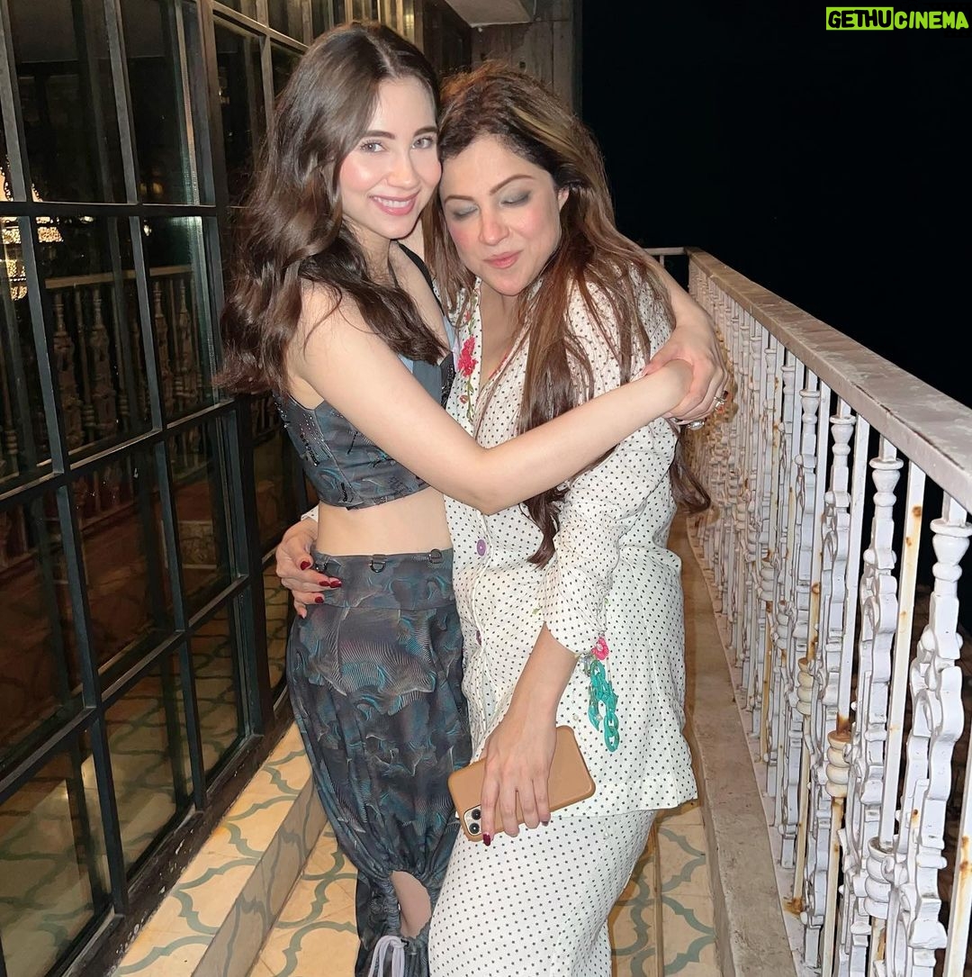 Zara Khan Instagram - #happybirthday to my forever young & beautiful @hananjafry ππ₯π€π always be the little girl you are at heart ! My 24 hour friend/mother/everything loveeee uuuu always πππ @jafryrumy @pallakhshah Soho House Mumbai