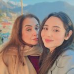 Zara Khan Instagram - A love that never fades away ,Always occupying my ❤️!!! #happyvalentinesday ! Love u Amma 😘